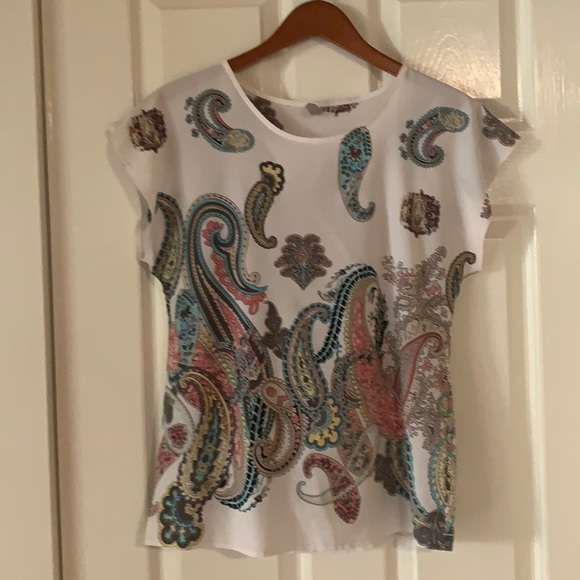 Tops - Women’s paisley sleeveless top